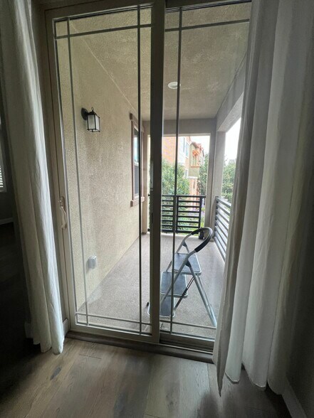 balcony next to living room - 2904 Worthing Cmn