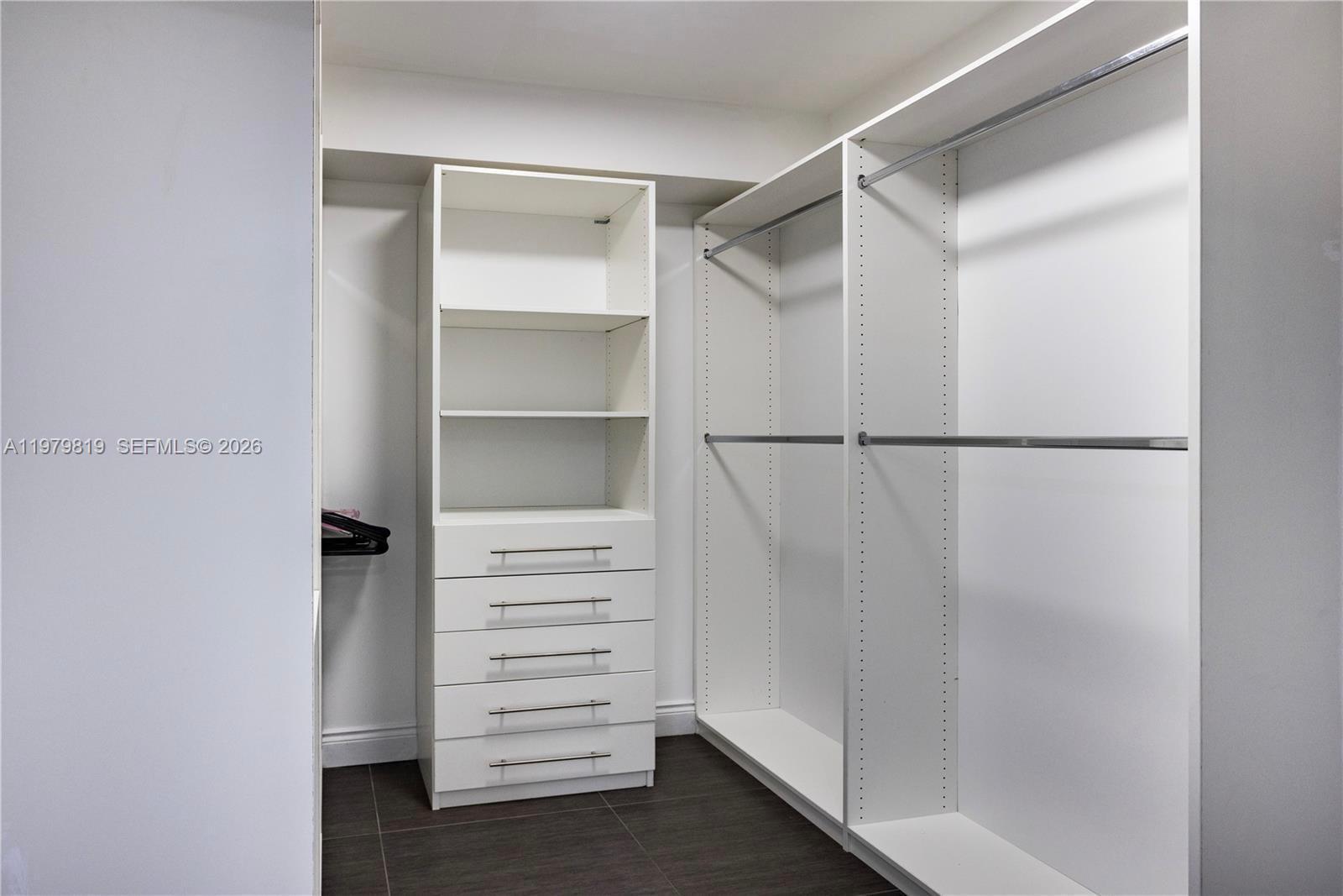 Building Photo - 19900 E Country Club Dr