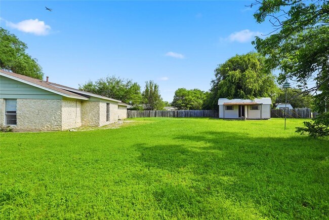 Building Photo - 5503 Basswood Ln