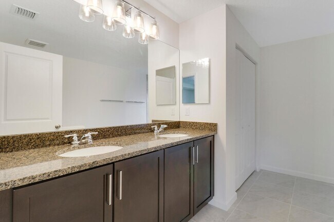 Building Photo - 2361 SW Chateau Terrace