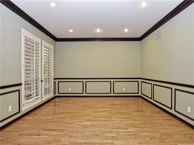 Building Photo - 2006 S Oak Canyon Rd