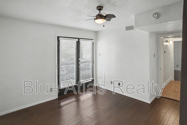 Building Photo - 5938 Sandhurst Ln