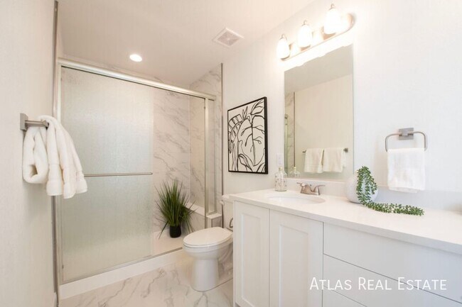 Building Photo - 3645 Verde Dr