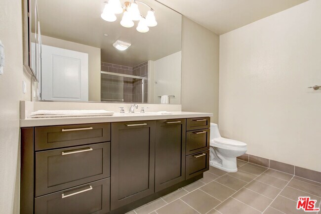 Building Photo - 589 Americana Way