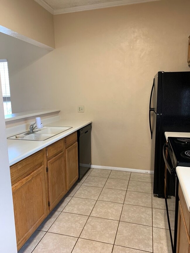 Building Photo - 1028 Mockingbird Ln