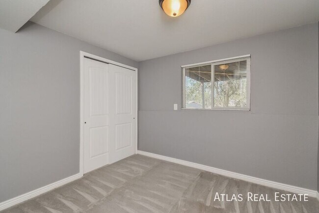 Building Photo - 524 Rowe Ln