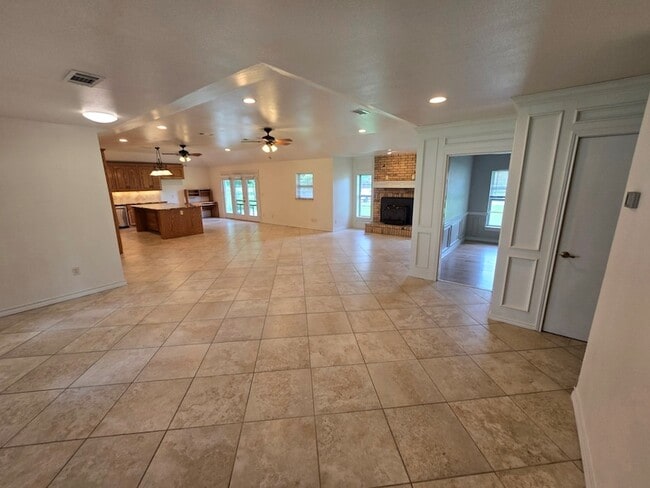 Building Photo - 1590 Gravel Cir N