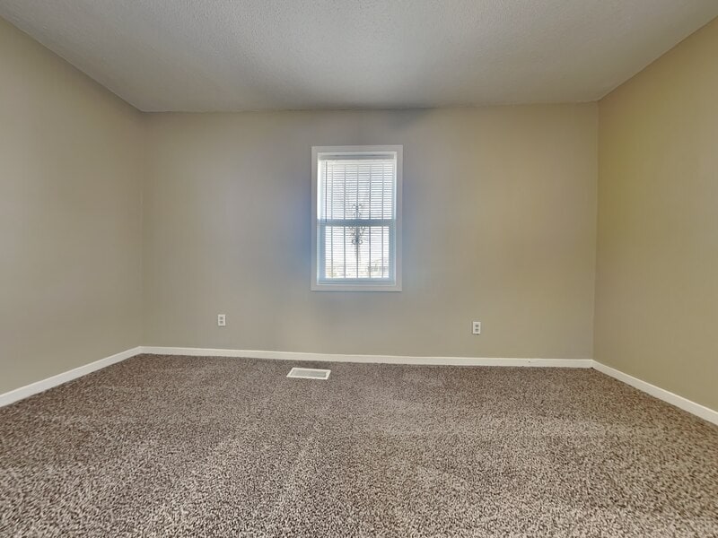 Building Photo - 481 Iota Ave S