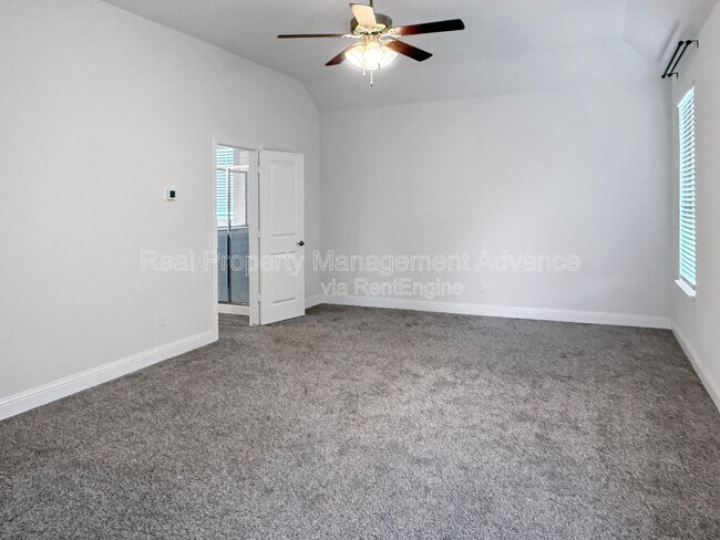 Building Photo - 2912 Log Cabin Dr