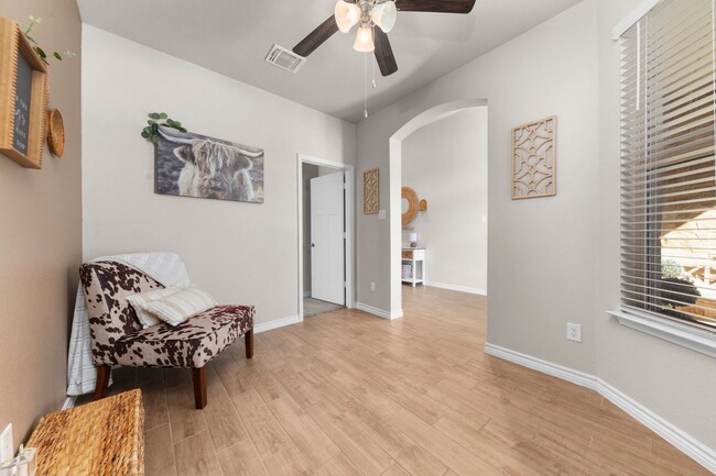 Building Photo - Upscale Living!