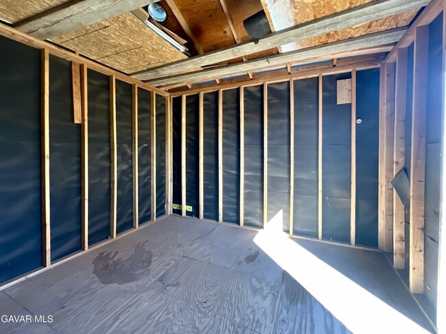 Building Photo - 13237 E Ave W 8