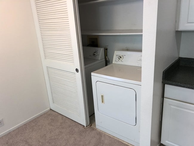 Building Photo - 91-989-989 Puamaeole St