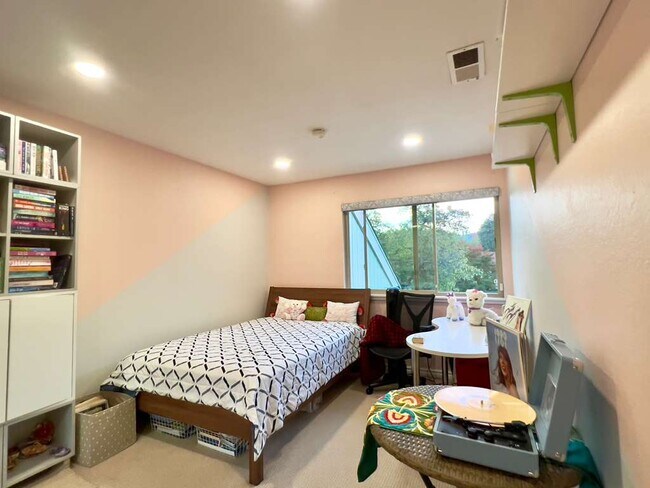 Building Photo - 7551 Maywood Dr