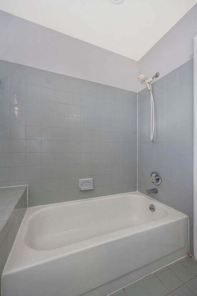 Building Photo - WELLER ESTATES