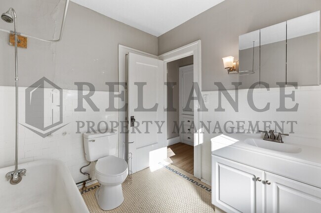 Building Photo - 3325 Victor Pl