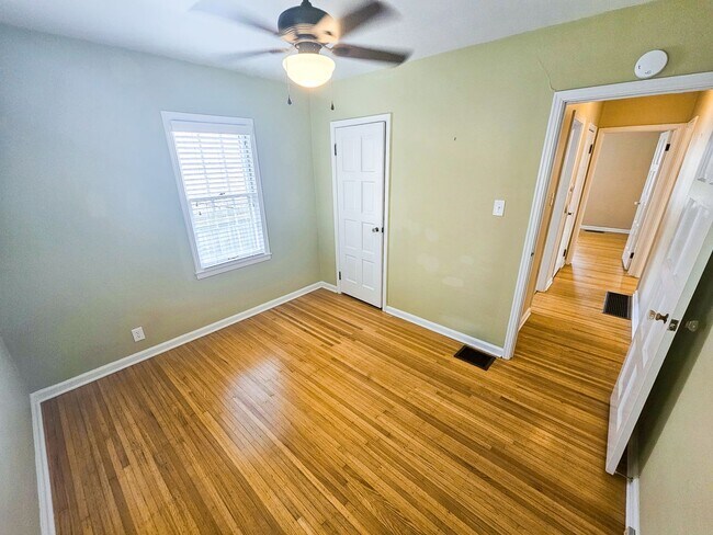 Building Photo - 5352 Crittenden Ave
