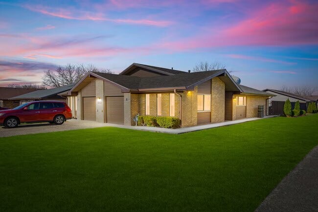 Building Photo - 2222 Bogdan Ln N