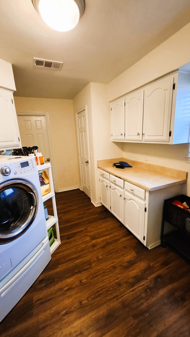 Building Photo - 4204 Country Brook Dr