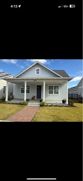 Building Photo - 2129 Sedges Ave