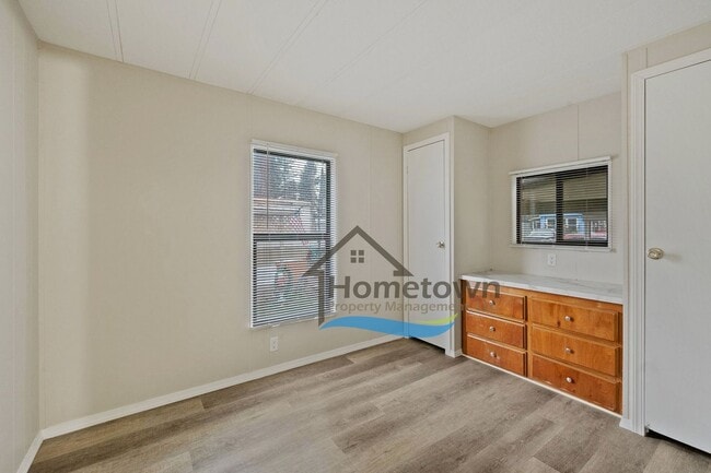 Building Photo - 3 Bedroom 2 Bathroom Home with Carport Available in Coeur d'Alene!