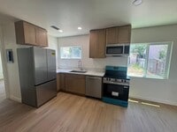 Building Photo - 2 bedroom 1 bath for rent in the College Area.