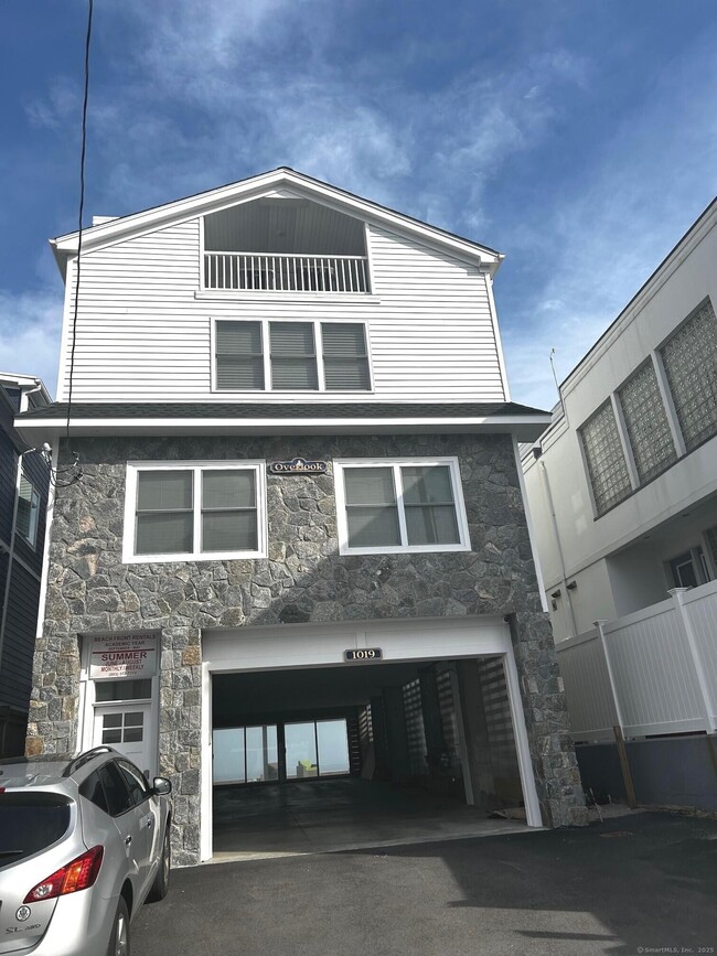 Building Photo - 1019 Fairfield Beach Rd