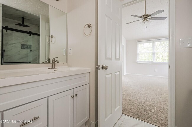 Building Photo - 9505 River Trail Dr