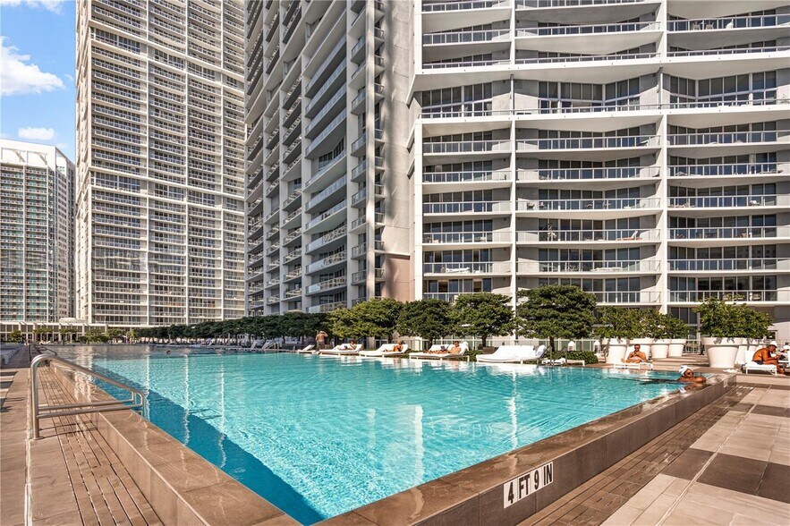 Building Photo - 495 Brickell Ave