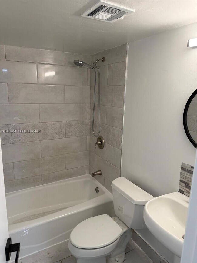 Building Photo - 4000 SW 16th Terrace