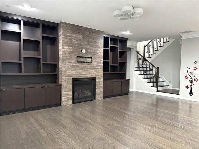 Building Photo - 920 Grove Valley Dr