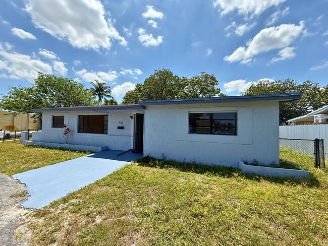 Building Photo - 930 NW 176th Terrace