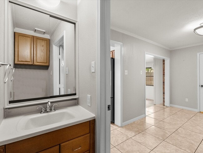 Building Photo - 4214 Fernside Dr