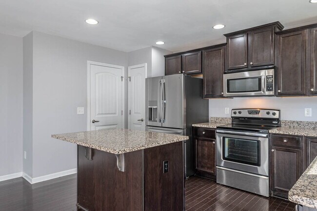 Building Photo - Experience modern comfort in this spacious 4+ bedroom home