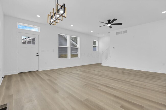 Building Photo - 901 Miller Ave