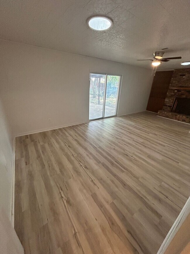 Building Photo - 2820 Yorkshire St