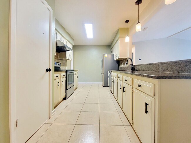 Building Photo - 3 Bed, 2 Bath Single-Level Gem with Firepl...