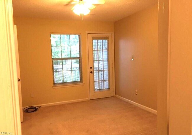 Building Photo - 921 Whistling Swan Dr