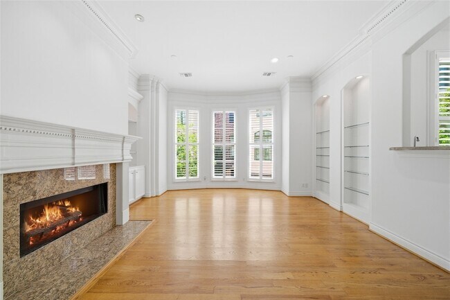 Building Photo - 1329 Hyde Park Blvd