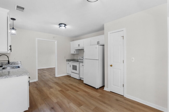 Building Photo - 109 Summer Vale Dr