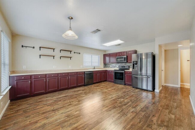 Building Photo - 928 Justeford Dr