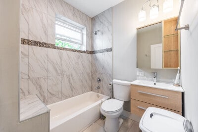 Building Photo - 3022 N Avers Ave