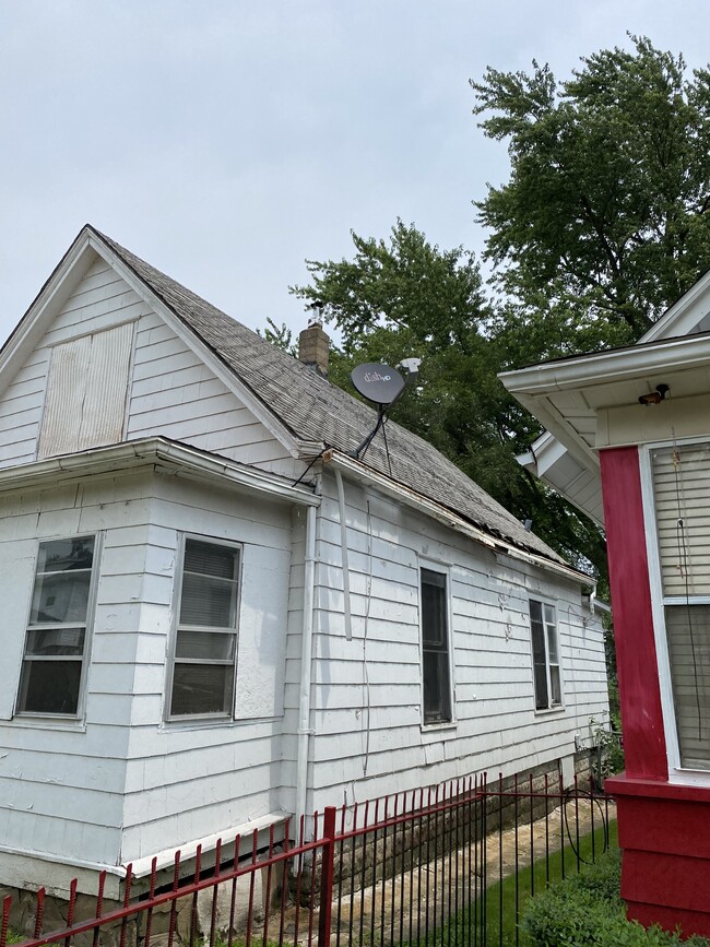 Building Photo - 1700 S Stanley St