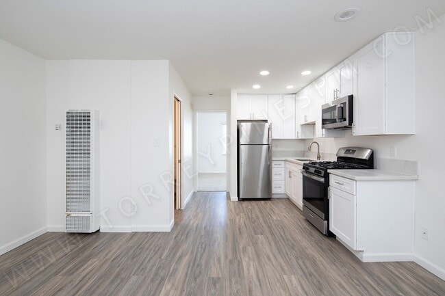 Primary Photo - *OPEN HOUSE: 11/29 9-10AM* 1 BR Apartment in Hillcrest with Parking!