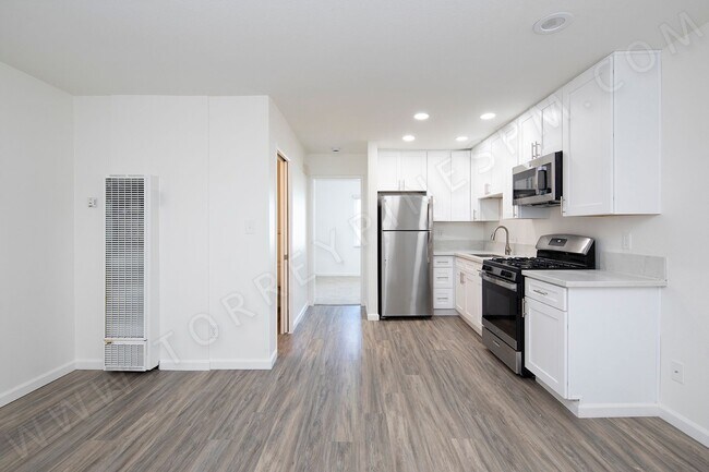 Building Photo - OPEN HOUSE: 12/13 3:30-4:30PM ~ 1 BR Apartment in Hillcrest with Parking!