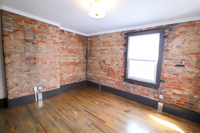 Unit 8 - 1513-1515 Republic St