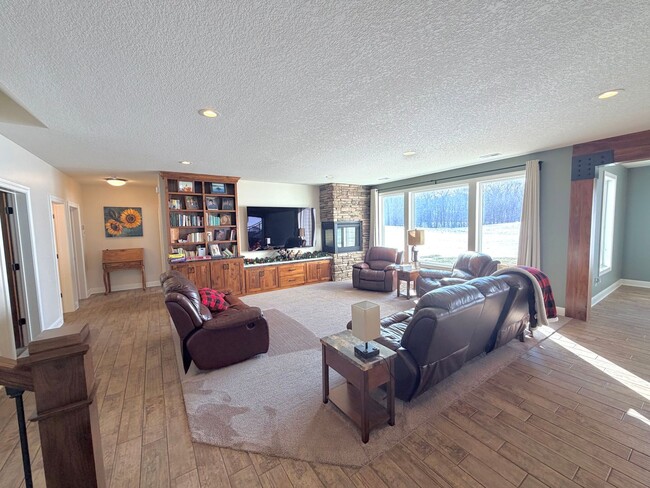 Building Photo - MUST SEE!  Gorgeous - Fully Furnished - New Construction Home in Delano.  No Detail Left To Be De...