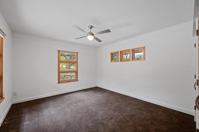Building Photo - 1227 Hillside Ave