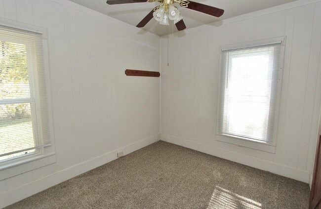 Building Photo - 3344 W South Slope Rd