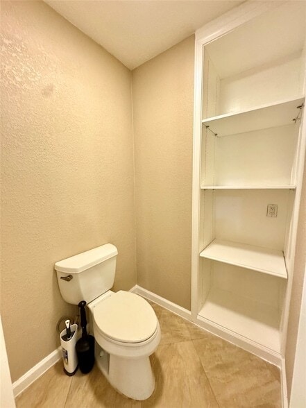 Building Photo - 28922 Savannah Dr