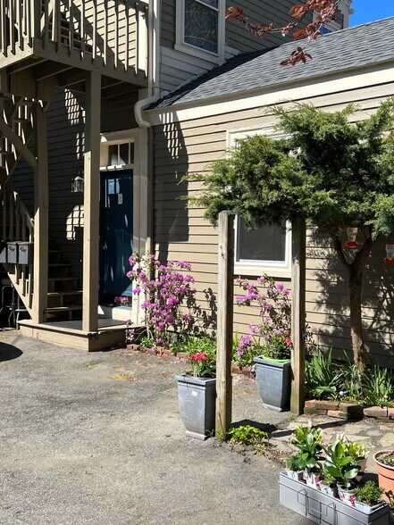 Building Photo - 32 Lynde St